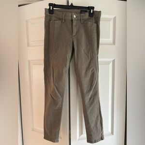 Classic Monaco skinny pants. Size 6. Excellent condition.